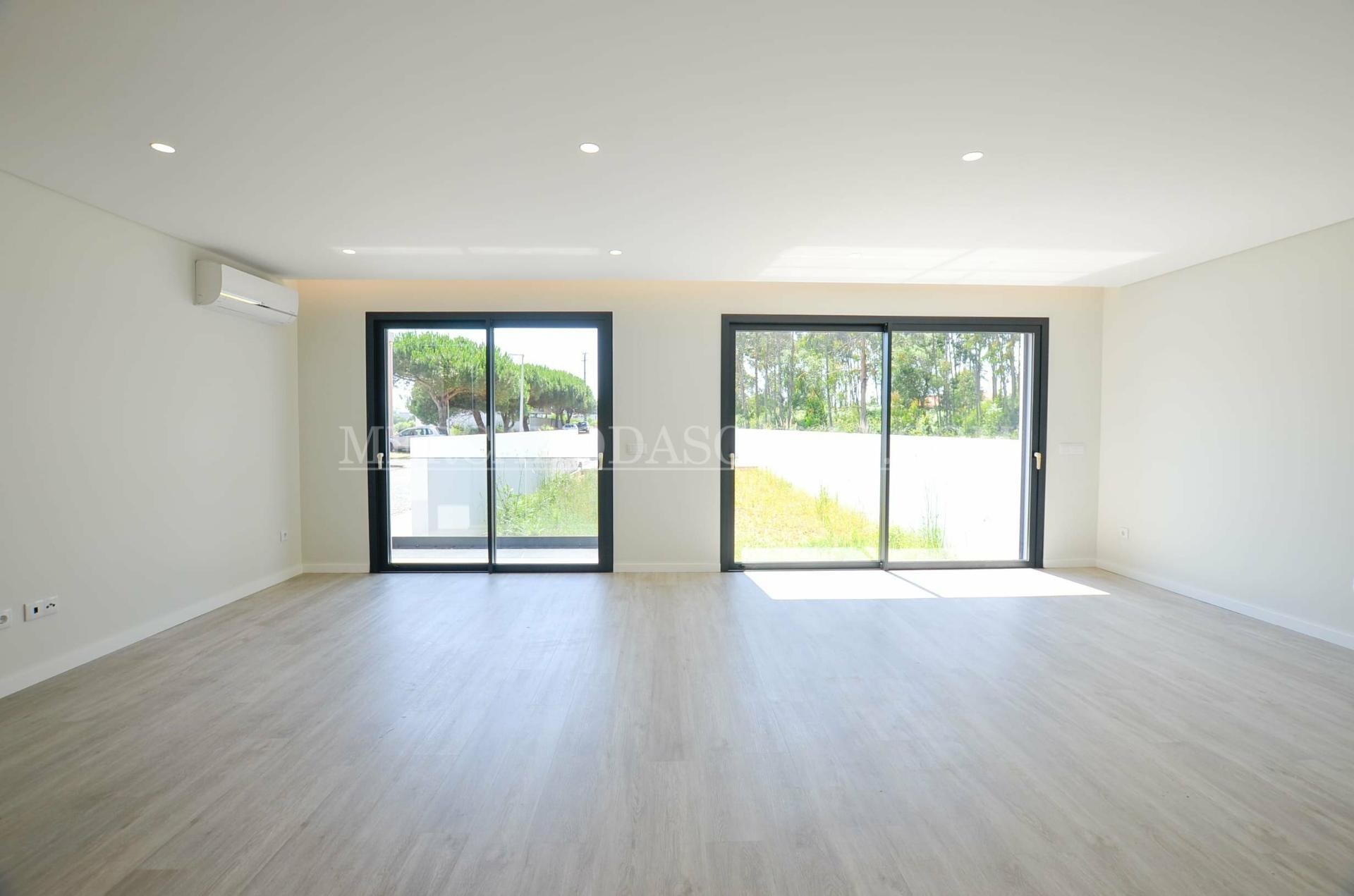 Moradia T4 com Design Moderno e Acabamentos de Excelência