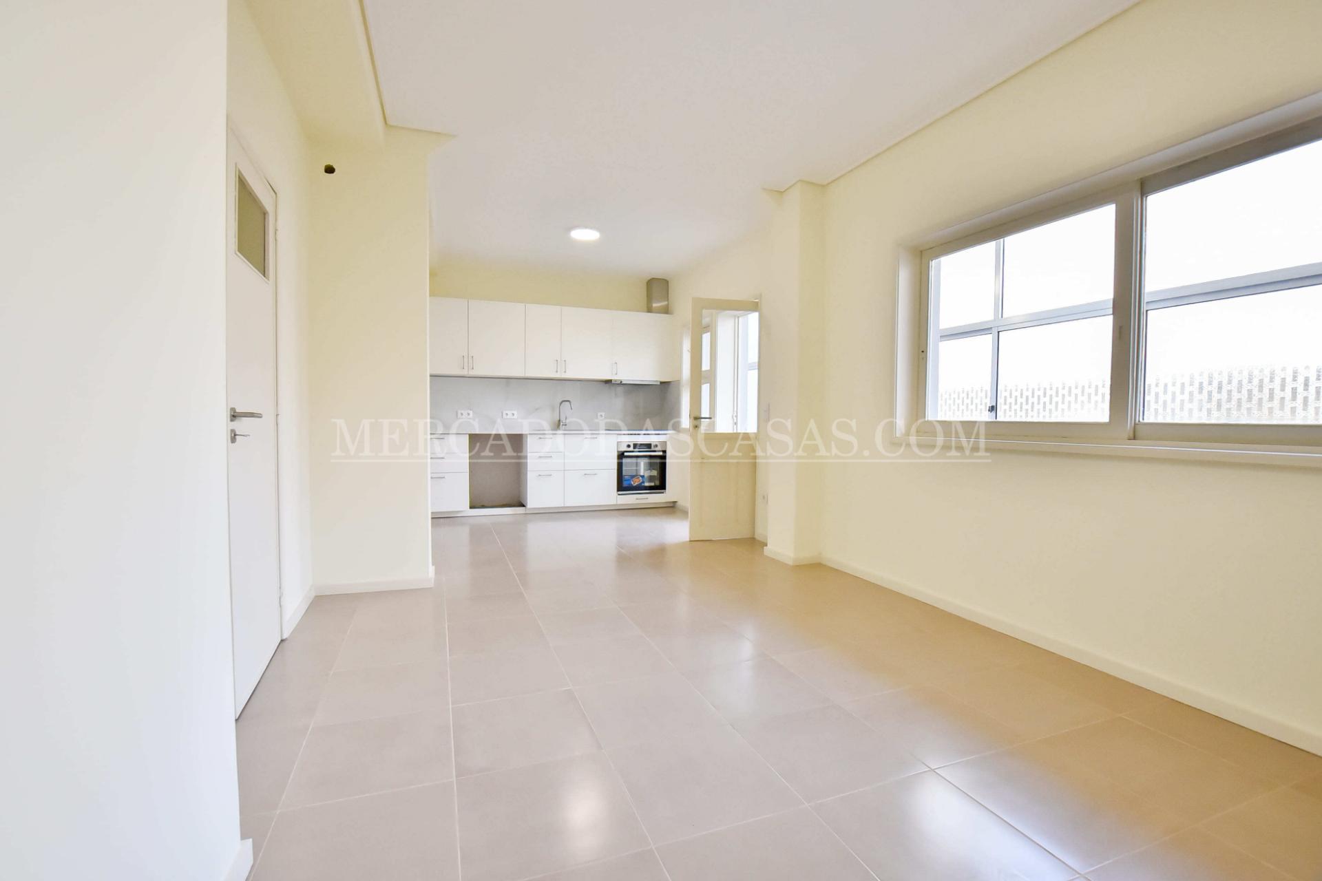 Apartamento T3 centro da cidade de Espinho, junto à igreja