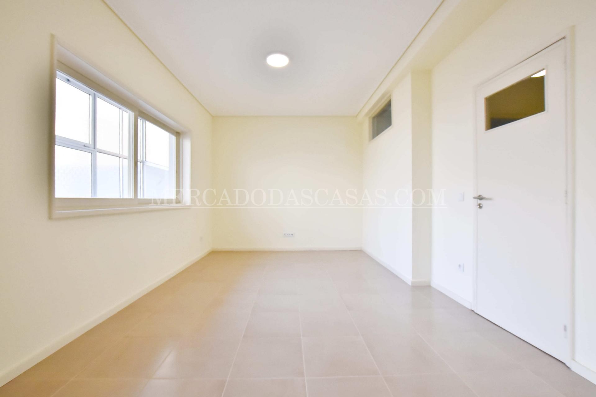 Apartamento T3 centro da cidade de Espinho, junto à igreja