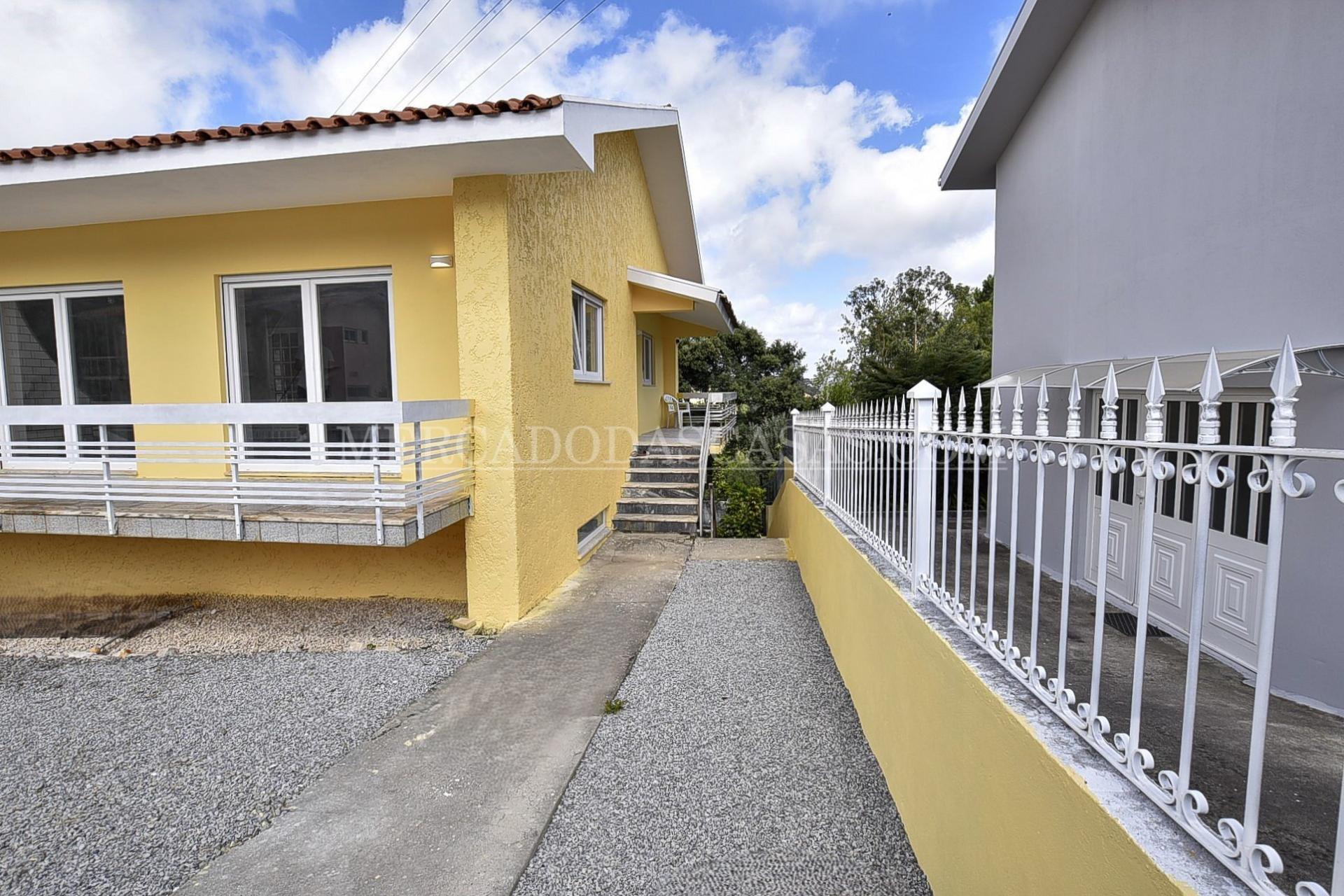 Moradia Isolada T3 em Argoncilhe - Renovada