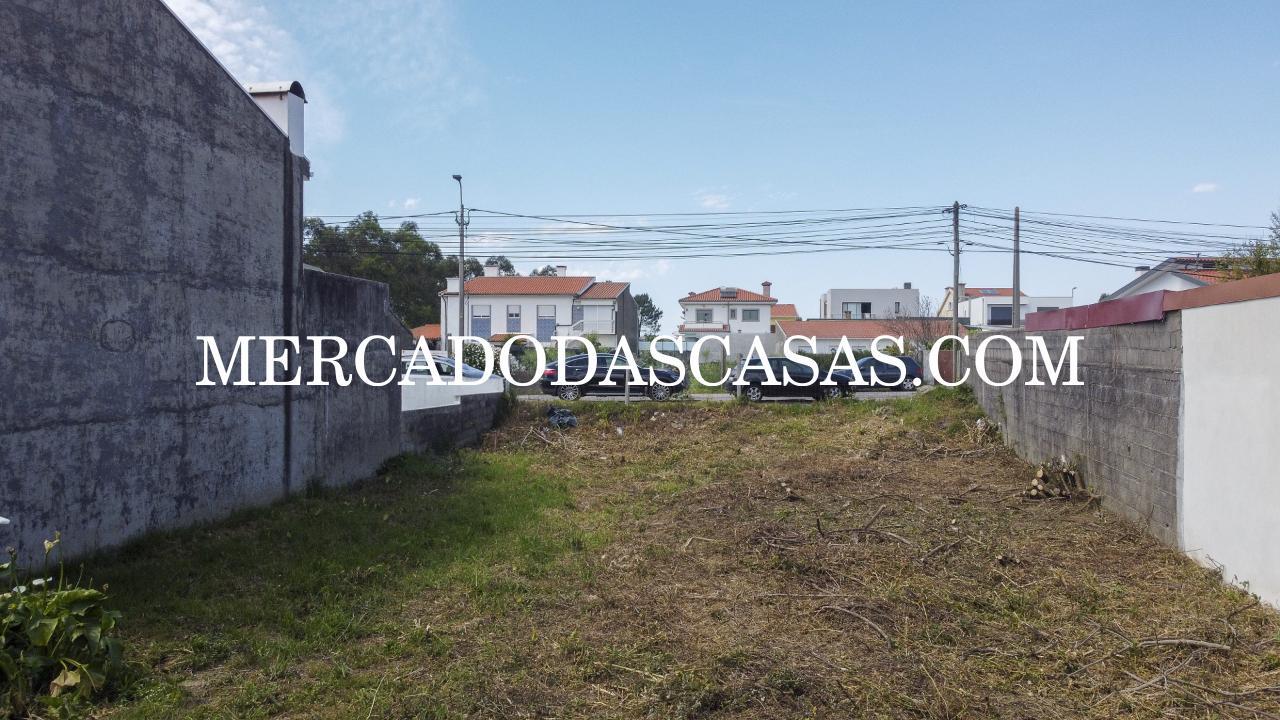 Apresentamos este excelente terreno com 396,54m²,...