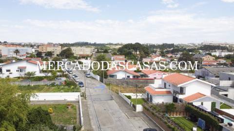 Apresentamos este excelente terreno com 396,54m²,...