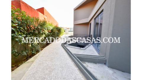 Luxuosa Moradia T3+1 inserida em...