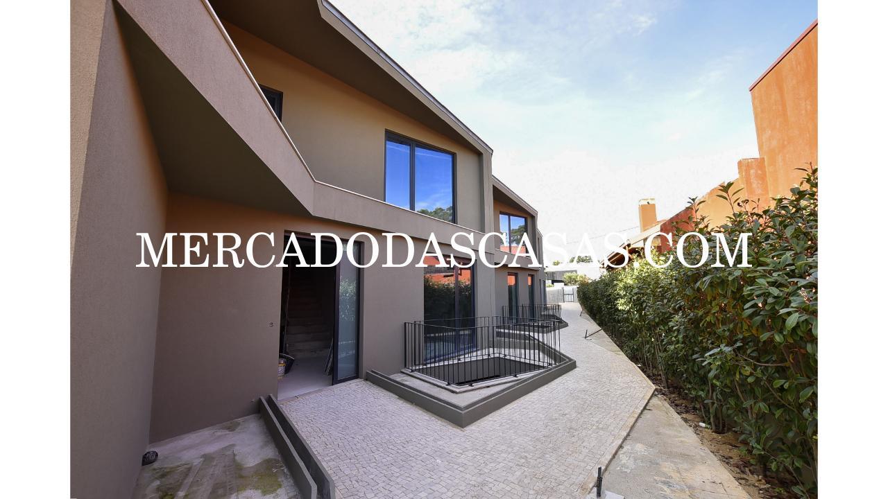 Luxuosa Moradia T3+1 inserida em...