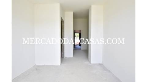 Luxuosa Moradia T3+1 inserida em...