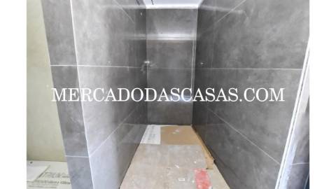 Luxuosa Moradia T3+1 inserida em...