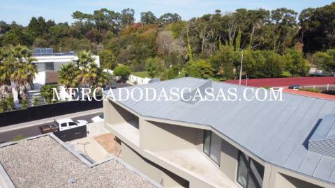 Luxuosa Moradia T3+1 inserida em...