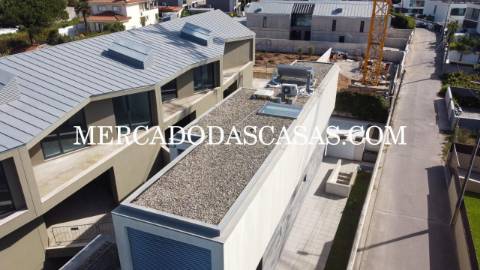 Luxuosa Moradia T3+1 inserida em...