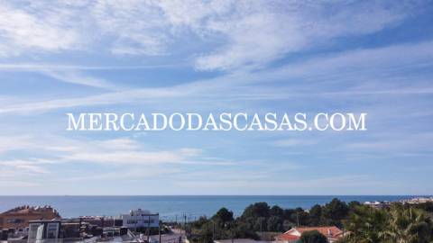 Luxuosa Moradia T3+1 inserida em...