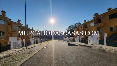 Lotes de terreno disponíveis numa urbanização...