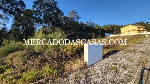 Lotes de terreno disponíveis numa urbanização...