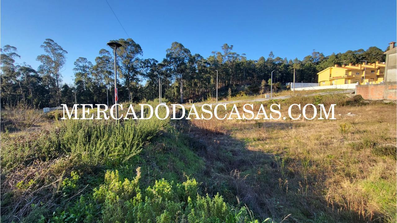 Lotes de terreno disponíveis numa urbanização...