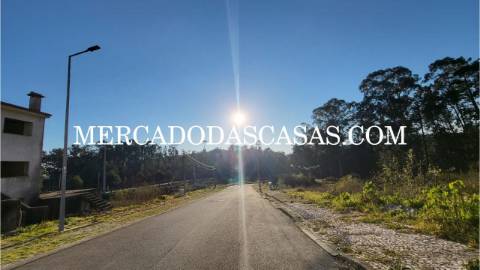 Lotes de terreno disponíveis numa urbanização...