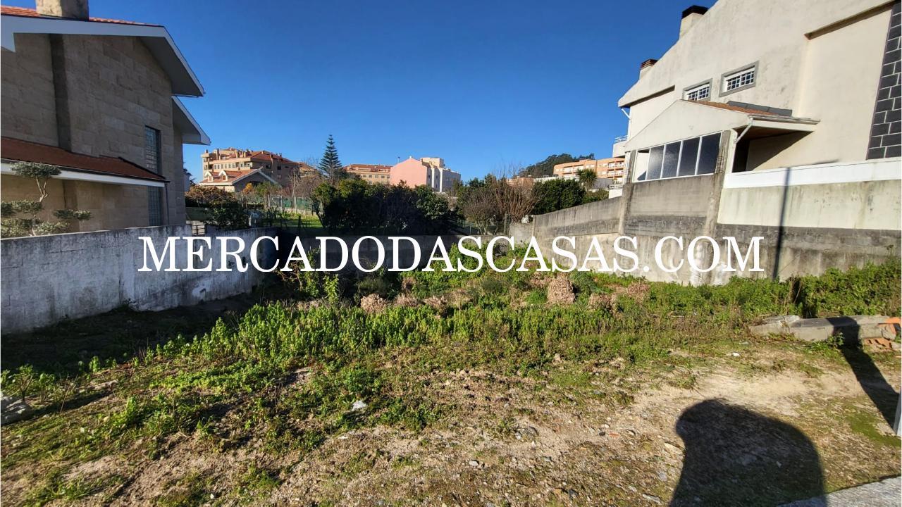 Terreno
 Ao comprar este Terreno Urbano, está a...