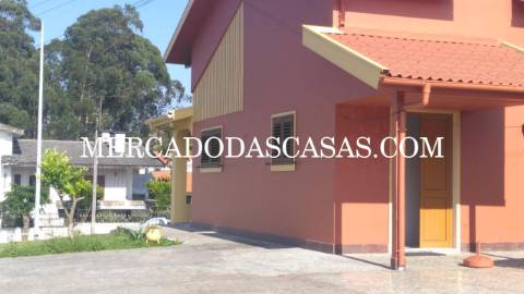 Moradia individual T5, com anexo e grande jardim...