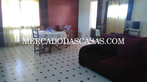 Moradia individual T5, com anexo e grande jardim...