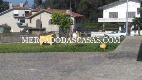 Moradia individual T5, com anexo e grande jardim...