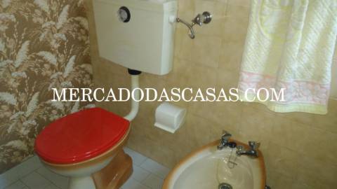 Moradia individual T5, com anexo e grande jardim...