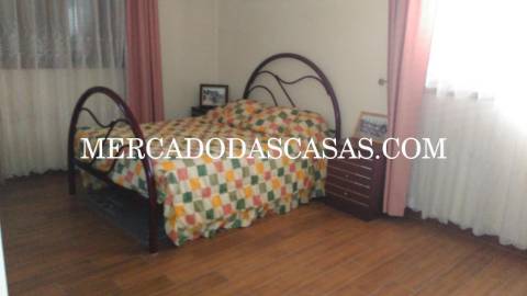 Moradia individual T5, com anexo e grande jardim...