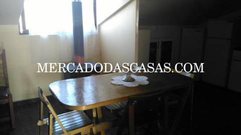 Moradia individual T5, com anexo e grande jardim...