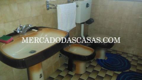 Moradia individual T5, com anexo e grande jardim...