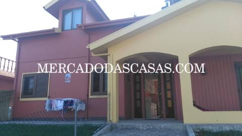 Moradia individual T5, com anexo e grande jardim...