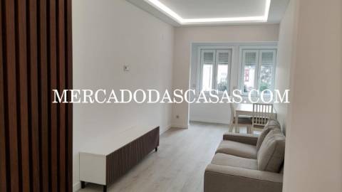 Apartamento T3
 Apartamento totalmente renovado,...