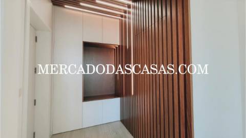 Apartamento T3
 Apartamento totalmente renovado,...