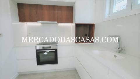 Apartamento T3
 Apartamento totalmente renovado,...
