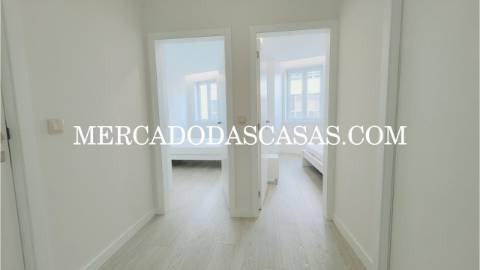 Apartamento T3
 Apartamento totalmente renovado,...