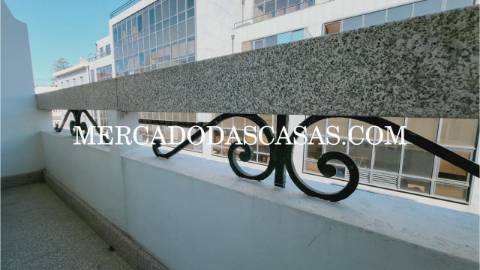 Apartamento T3
 Apartamento totalmente renovado,...