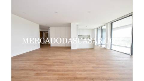 Apartamento T3 com Terra&ccedil;os &ndash;...