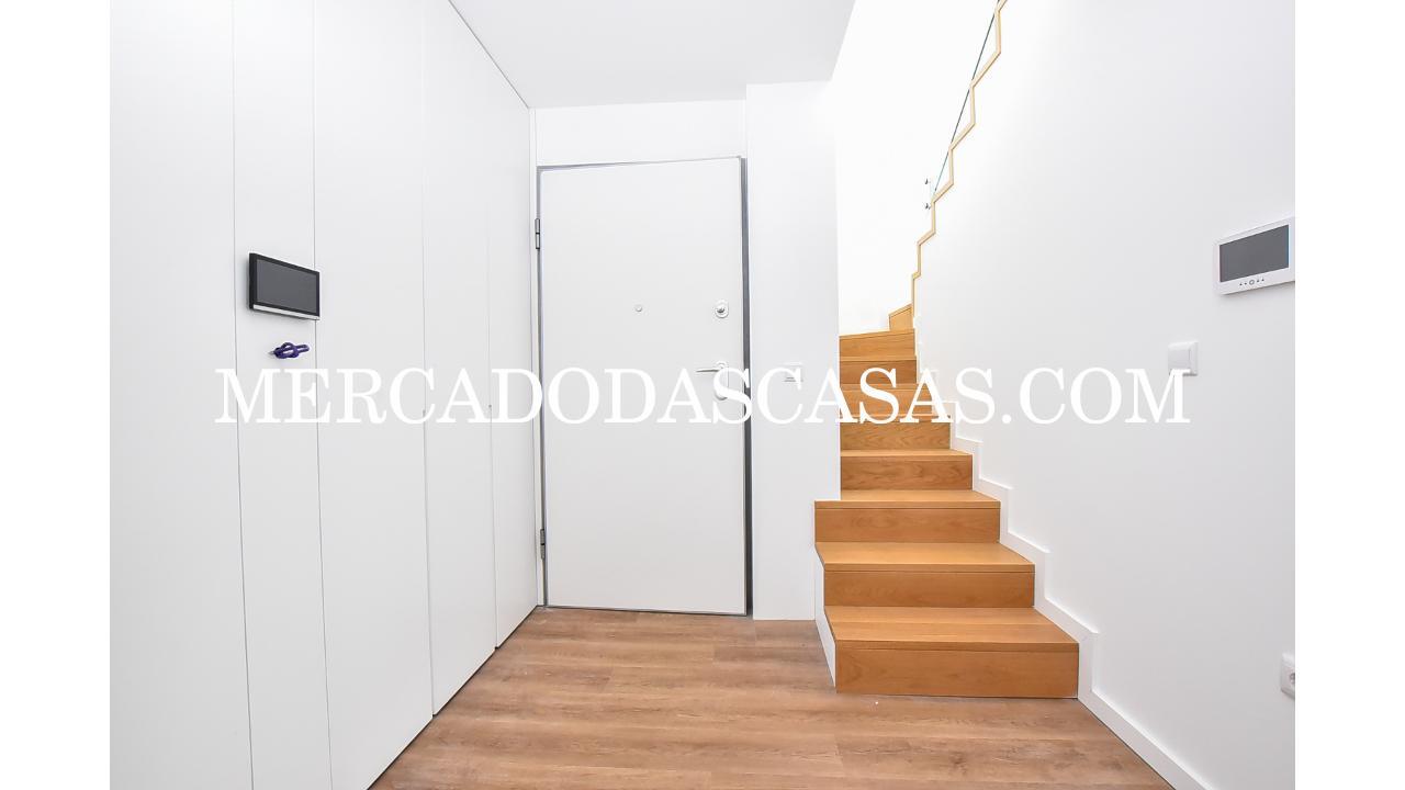 Apartamento T3 com Terra&ccedil;os &ndash;...