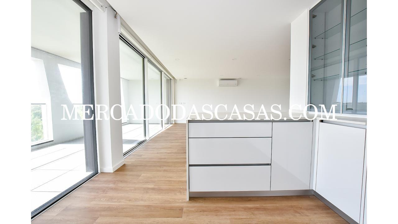 Apartamento T3 com Terra&ccedil;os &ndash;...