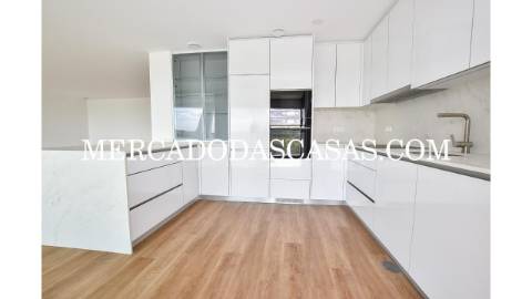 Apartamento T3 com Terra&ccedil;os &ndash;...
