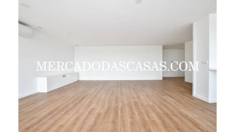 Apartamento T3 com Terra&ccedil;os &ndash;...