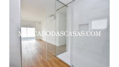 Apartamento T3 com Terra&ccedil;os &ndash;...