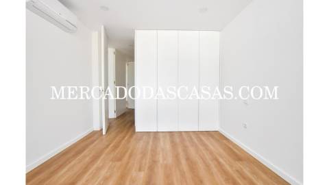 Apartamento T3 com Terra&ccedil;os &ndash;...