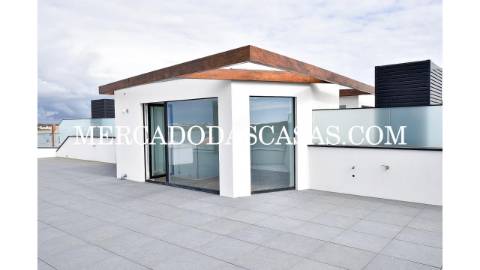 Apartamento T3 com Terra&ccedil;os &ndash;...