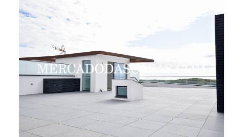 Apartamento T3 com Terra&ccedil;os &ndash;...