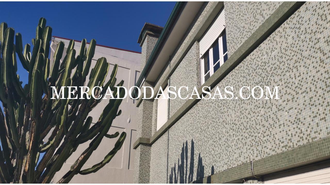 Moradia T6 com loja comercial localizada no...