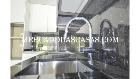Moradia T4 com Design Moderno e Acabamentos de...