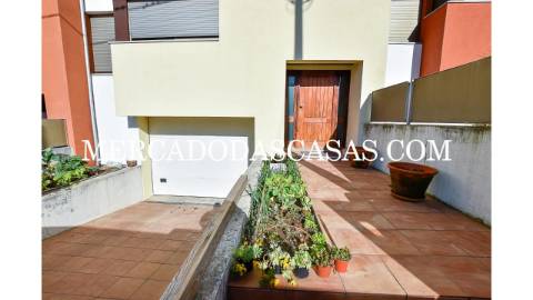 Moradia em Banda em Sanguedo
Moradia T3 em Banda...