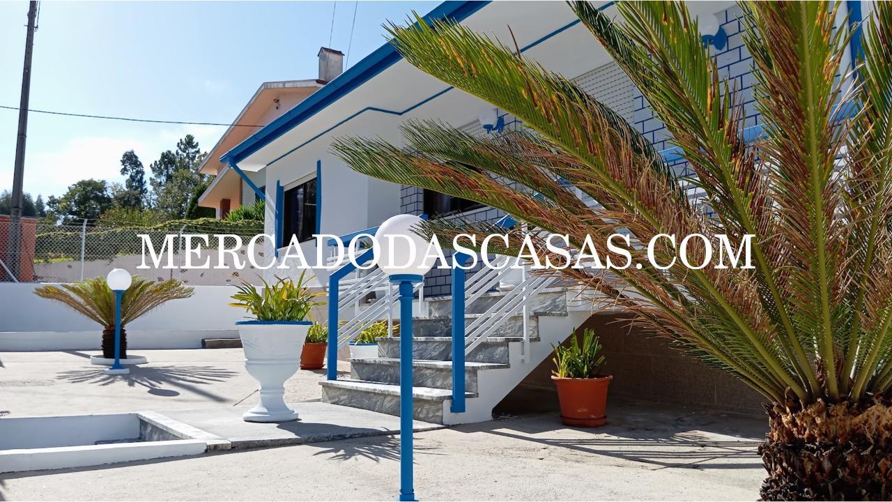 Apresentamos esta excelente Moradia T3, inserida...