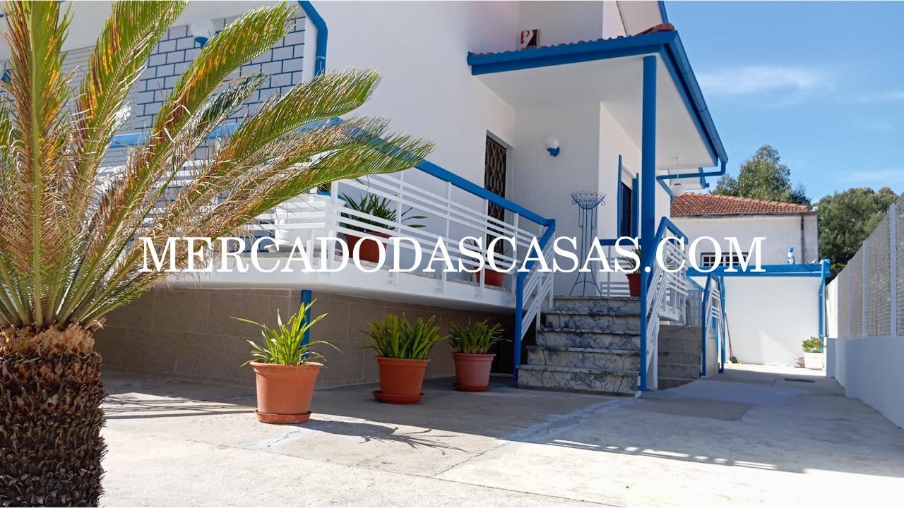 Apresentamos esta excelente Moradia T3, inserida...