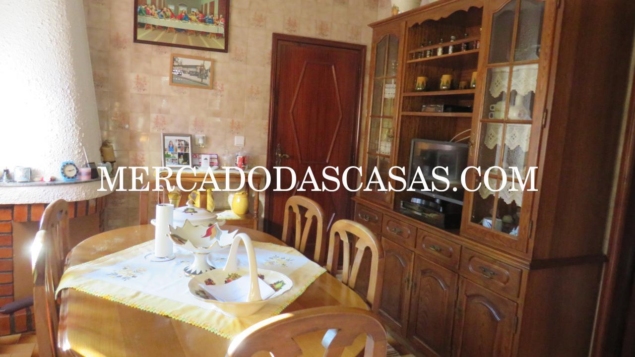 Apresentamos esta excelente Moradia T3, inserida...