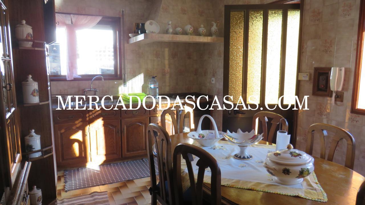 Apresentamos esta excelente Moradia T3, inserida...