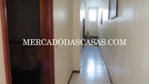 Apresentamos esta excelente Moradia T3, inserida...