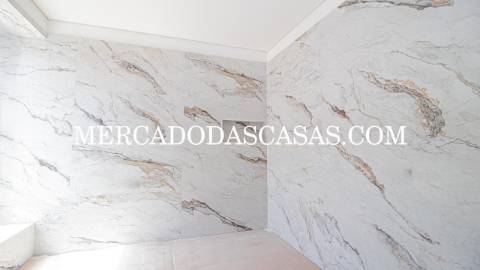 Apresentamos-lhe esta magnífica moradia T4, onde...