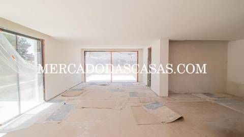 Apresentamos-lhe esta magnífica moradia T4, onde...